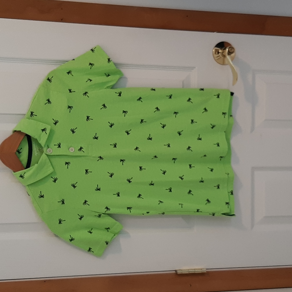 Boys short sleeve shirt size Med.